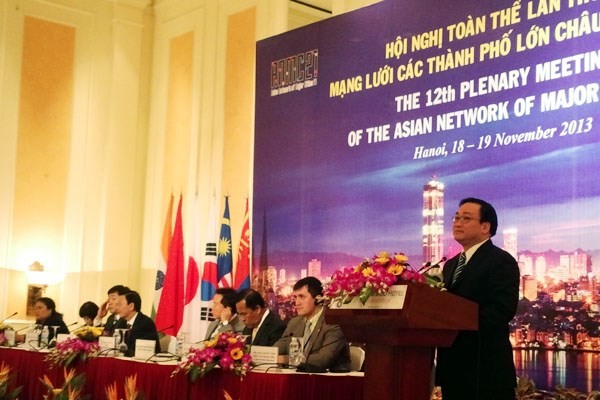 Asian cities debate urbanisation, energy policies in Hanoi  - ảnh 1